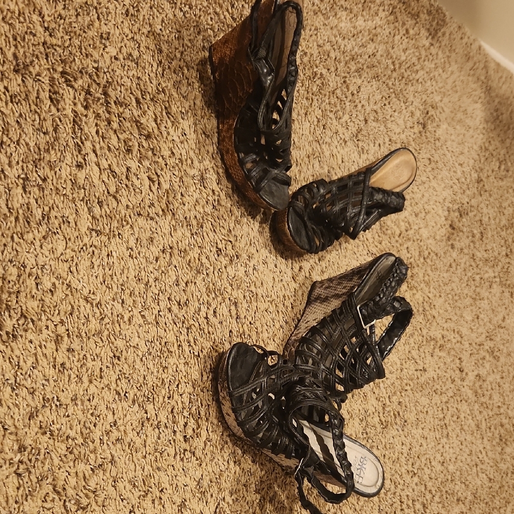 BKE Black and Brown Wedge Sandals